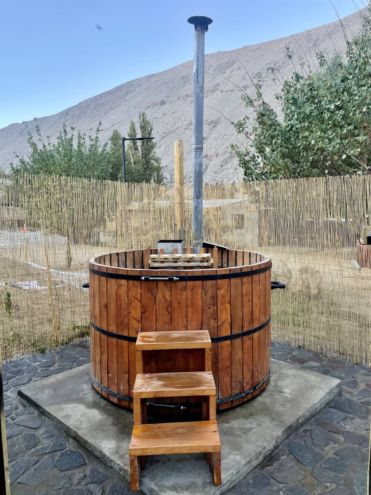 Traditional Chilean hot tub, Valle de Elqui - Relaxing in a wood-fired hot tub in the Valle de Elqui.