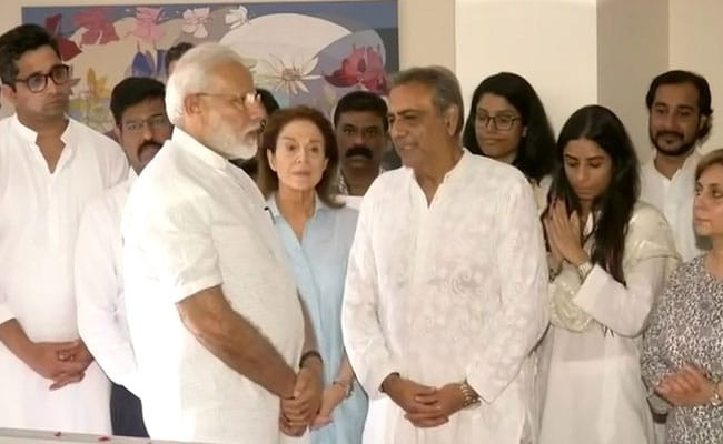 Indian Prime Minister Narendra Modi pays respects to the family of veteran lawyer Ram Jethmalani at his Delhi residence.