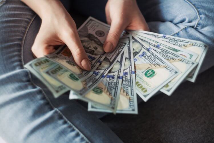 Freelance lawyer considering hourly rates and financial aspects of freelance legal practice.