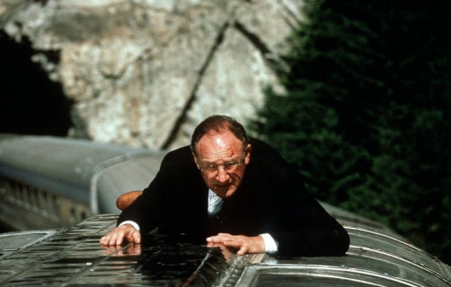 Gene Hackman in a dangerous stunt on the train in Narrow Margin