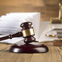 legal symbol: gavel on block